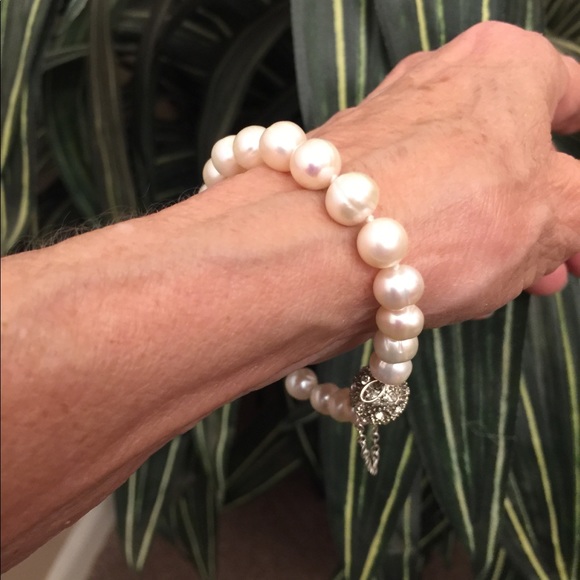 Southerton Jewelry and Crafts (SJC) Jewelry - 8” Hand-Knotted F/W Pearl Bracelet